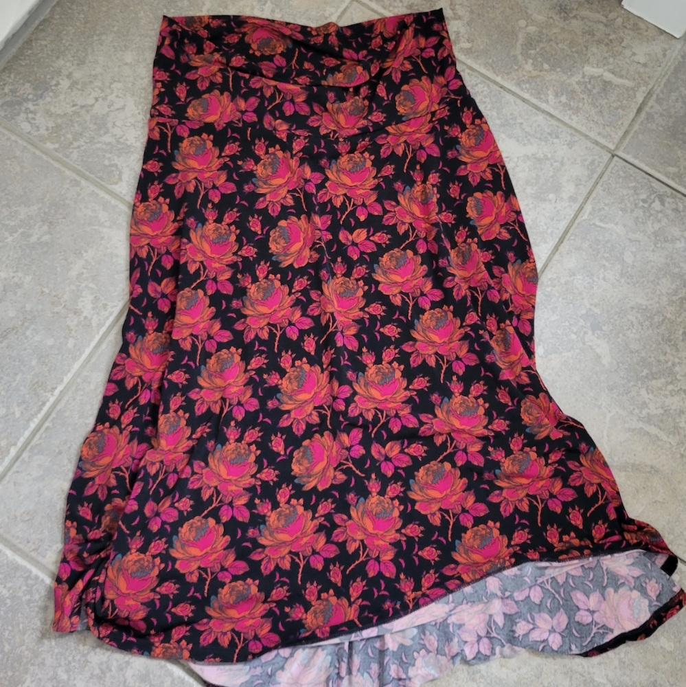 LulaRoe Skirt Stretchy Floral High-Low
